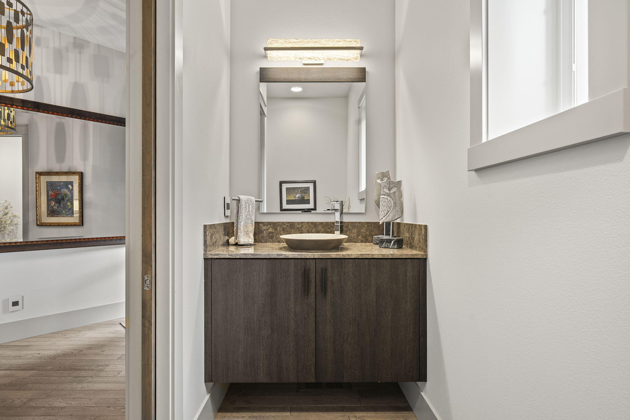 61341 Kindle Rock Loop Bend, OR 97702 - Photo 4 of 36 Powder Room