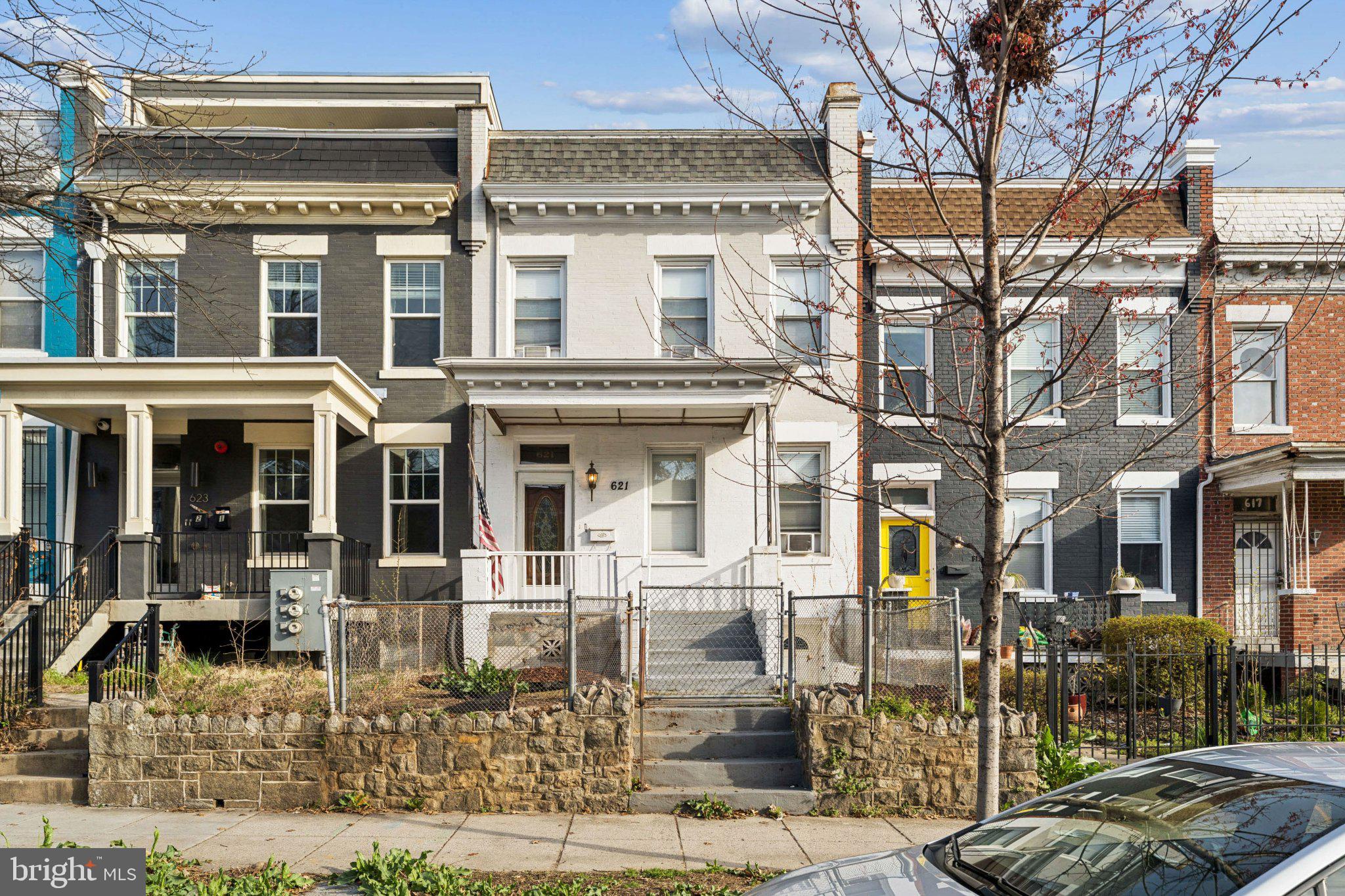621 Kenyon Street Northwest Washington, DC 20010 - Photo 1 of 25 front view of a building