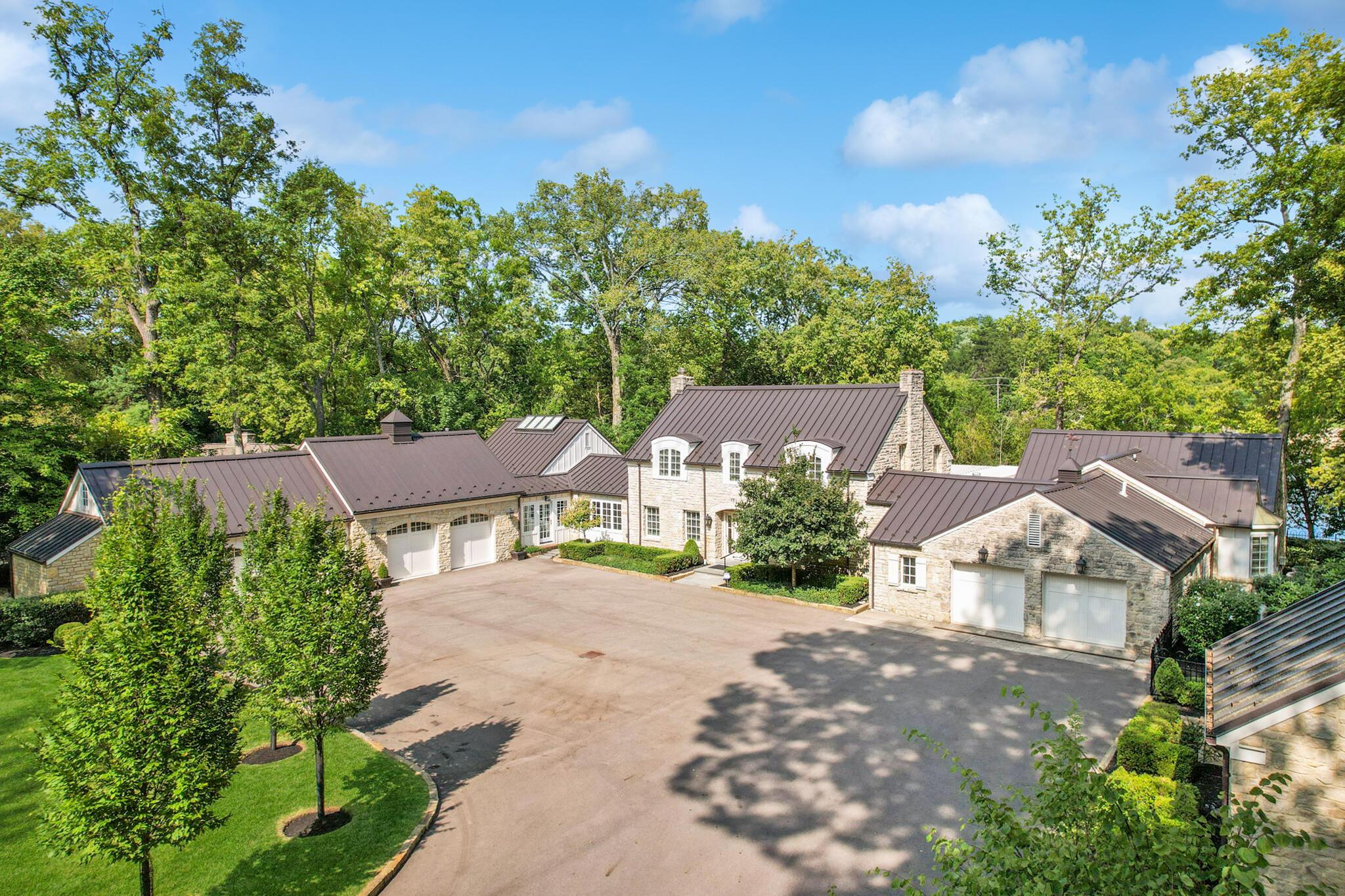 4388 Dublin Road Columbus, OH 43221 - Photo 9 of 101 4388