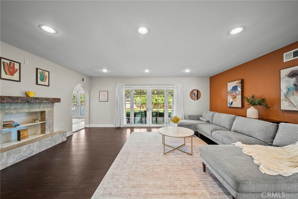 8627 Bothwell Road Northridge, CA 91324 - Photo 5 of 39
