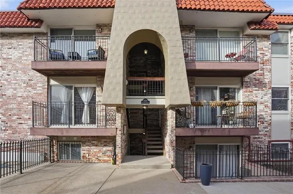 $250,000 | 5004 Baltimore Avenue, Unit 204, Kansas City, MO 64112