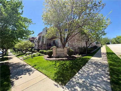 $250,000 | 5004 Baltimore Avenue, Unit 204, Kansas City, MO 64112