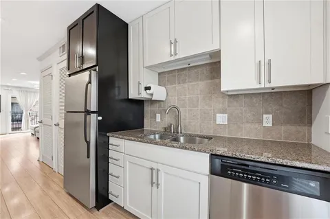 $250,000 | 5004 Baltimore Avenue, Unit 204, Kansas City, MO 64112