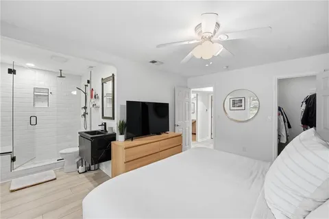 $260,000 | 5004 Baltimore Avenue, Unit 204, Kansas City, MO 64112