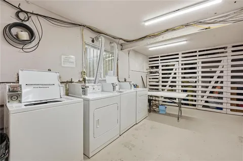 $260,000 | 5004 Baltimore Avenue, Unit 204, Kansas City, MO 64112