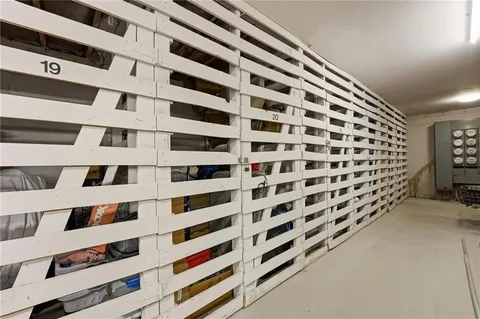 $260,000 | 5004 Baltimore Avenue, Unit 204, Kansas City, MO 64112