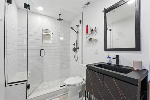 $250,000 | 5004 Baltimore Avenue, Unit 204, Kansas City, MO 64112