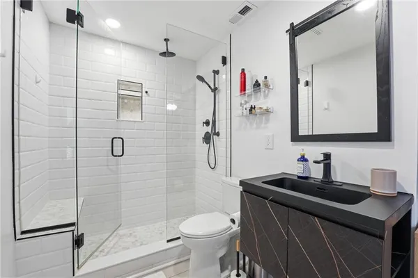 $250,000 | 5004 Baltimore Avenue, Unit 204, Kansas City, MO 64112