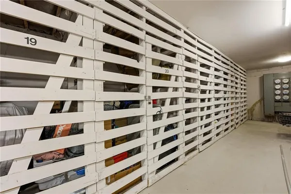 $250,000 | 5004 Baltimore Avenue, Unit 204, Kansas City, MO 64112