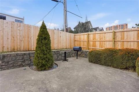 $250,000 | 5004 Baltimore Avenue, Unit 204, Kansas City, MO 64112