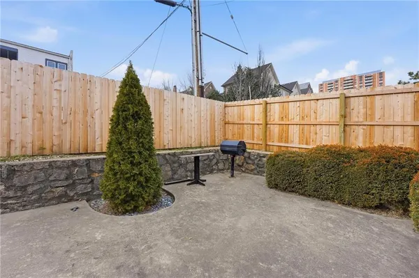 $250,000 | 5004 Baltimore Avenue, Unit 204, Kansas City, MO 64112