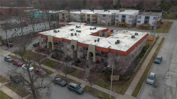 $250,000 | 5004 Baltimore Avenue, Unit 204, Kansas City, MO 64112