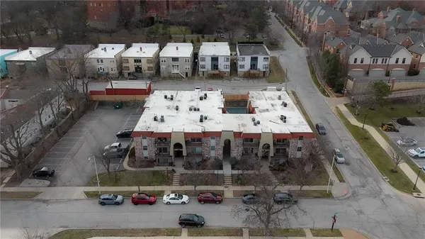 $250,000 | 5004 Baltimore Avenue, Unit 204, Kansas City, MO 64112