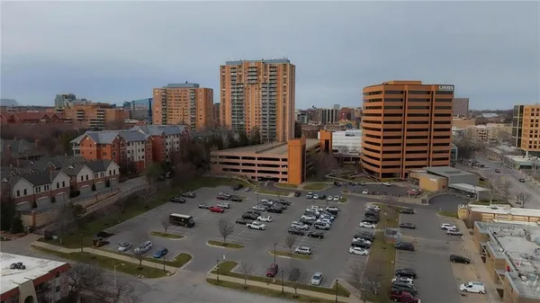 $250,000 | 5004 Baltimore Avenue, Unit 204, Kansas City, MO 64112
