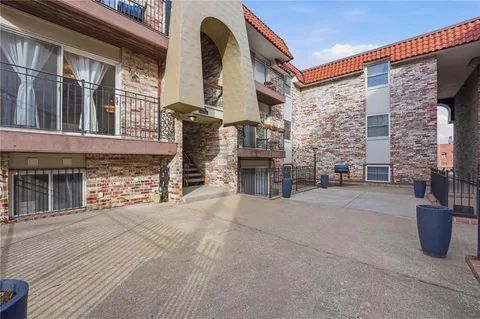 $250,000 | 5004 Baltimore Avenue, Unit 204, Kansas City, MO 64112