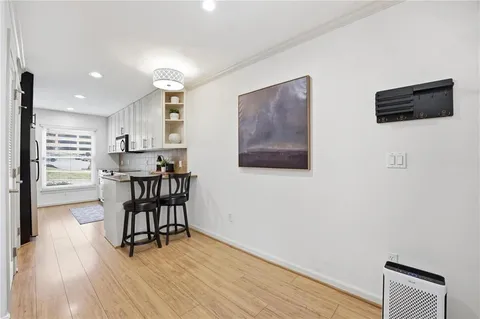 $260,000 | 5004 Baltimore Avenue, Unit 204, Kansas City, MO 64112