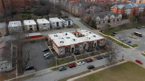 $250,000 | 5004 Baltimore Avenue, Unit 204, Kansas City, MO 64112
