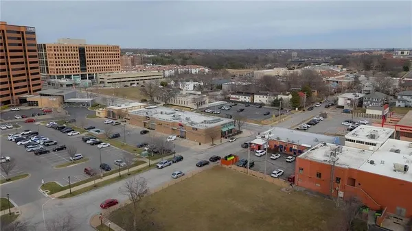 $250,000 | 5004 Baltimore Avenue, Unit 204, Kansas City, MO 64112