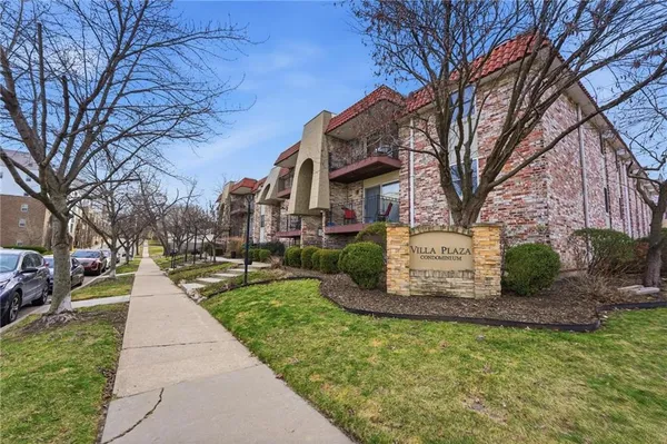 $250,000 | 5004 Baltimore Avenue, Unit 204, Kansas City, MO 64112