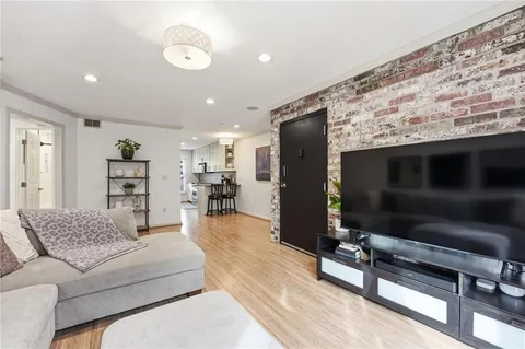 $250,000 | 5004 Baltimore Avenue, Unit 204, Kansas City, MO 64112