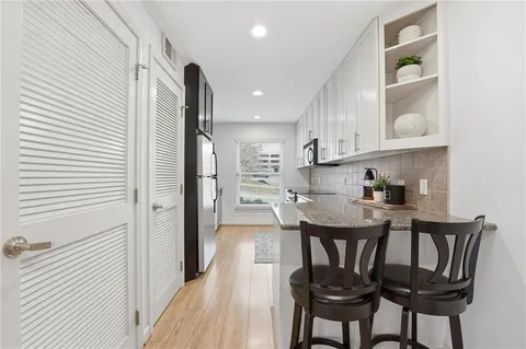 $250,000 | 5004 Baltimore Avenue, Unit 204, Kansas City, MO 64112