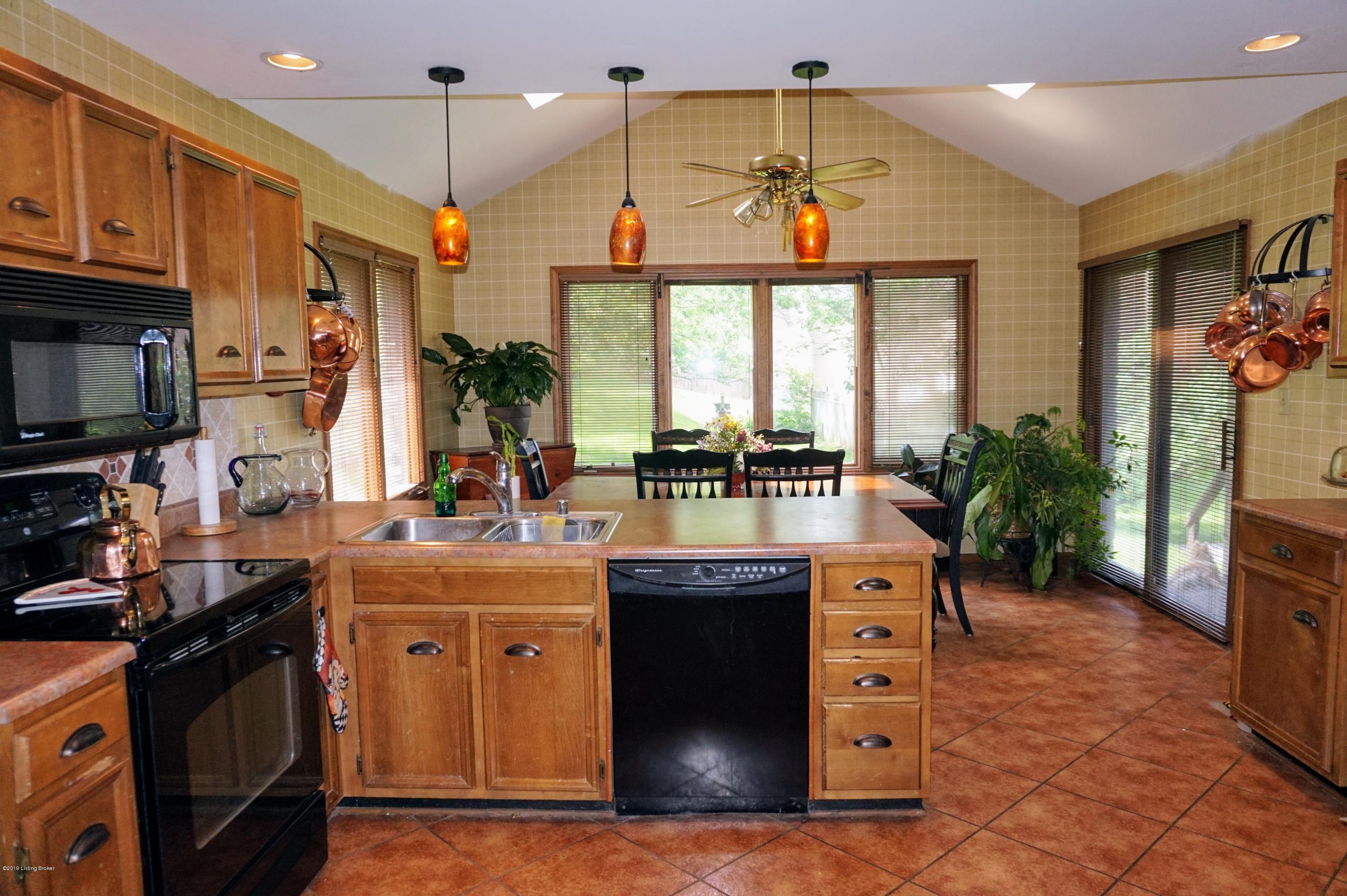 12401 Kirkham Road Louisville, KY 40299 - Photo 16 of 41 DSC09986
