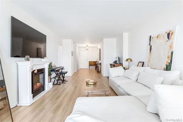 $2,900 | 102-30 66th Road, Unit 25E | Birchwood Towers