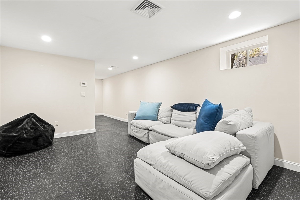 15 York Road Winchester, MA 01890 - Photo 32 of 38 Gallery Image 32
