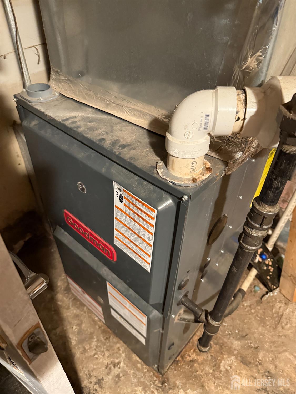 599 Pacific Avenue Perth Amboy, NJ 08861 - Photo 24 of 25