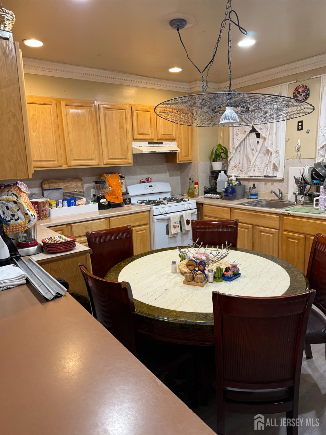 599 Pacific Avenue Perth Amboy, NJ 08861 - Photo 3 of 25