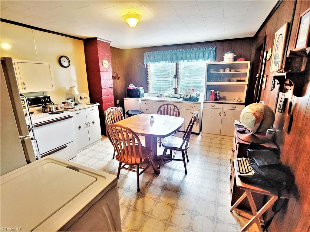 1109 Joe Scales Road Sandy Ridge, NC 27046 - Photo 5 of 24 Eat in kitchen