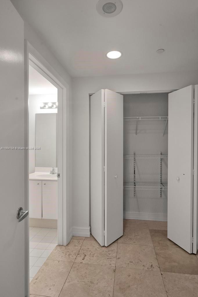 2475 Brickell Avenue, Unit 2006 Miami, FL 33129 - Photo 23 of 61