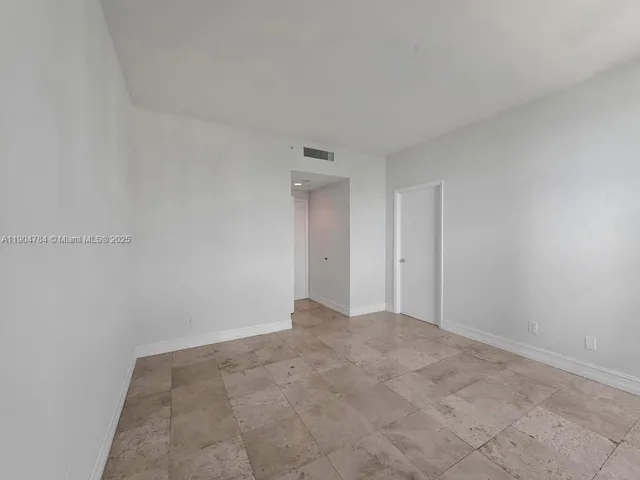 $4,000 | 2475 Brickell Avenue, Unit 2006, Miami, FL 33129