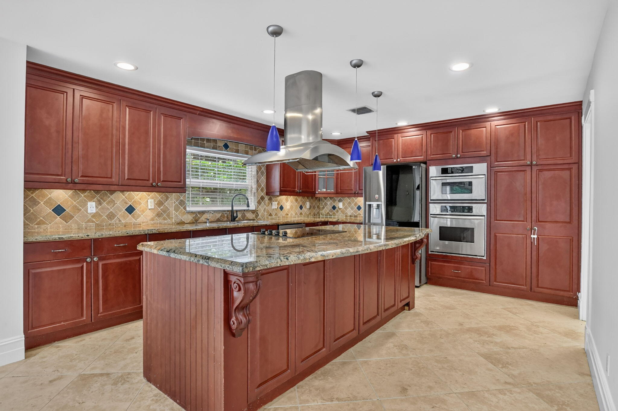 23338 La Vida Way Boca Raton, FL 33433 - Photo 6 of 52 Kitchen