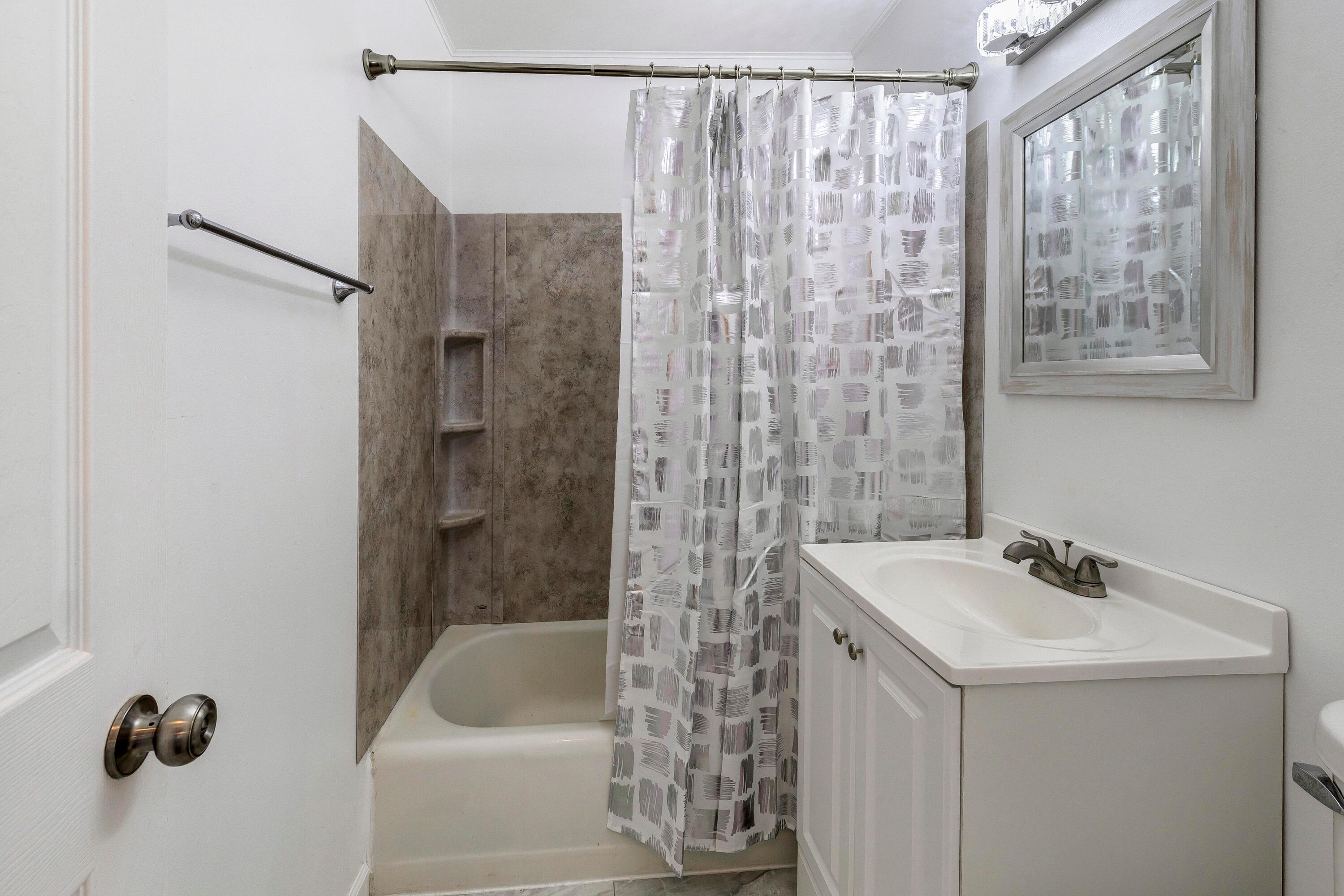 974 Colgate Road Whitehall, OH 43213 - Photo 12 of 30 Full Bath 1