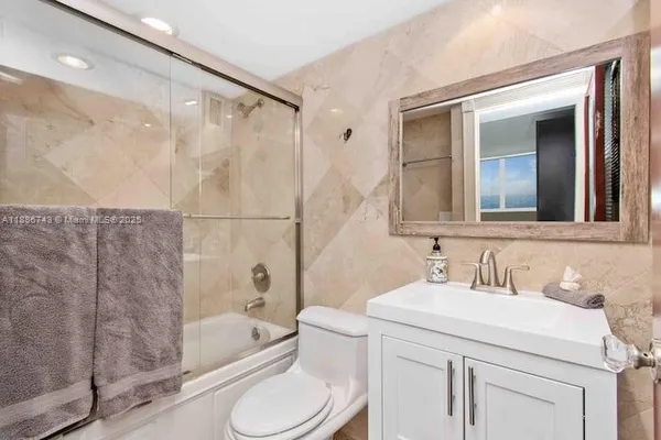 $3,900 | 3901 South Ocean Drive, Unit 14L, Hollywood, FL 33019