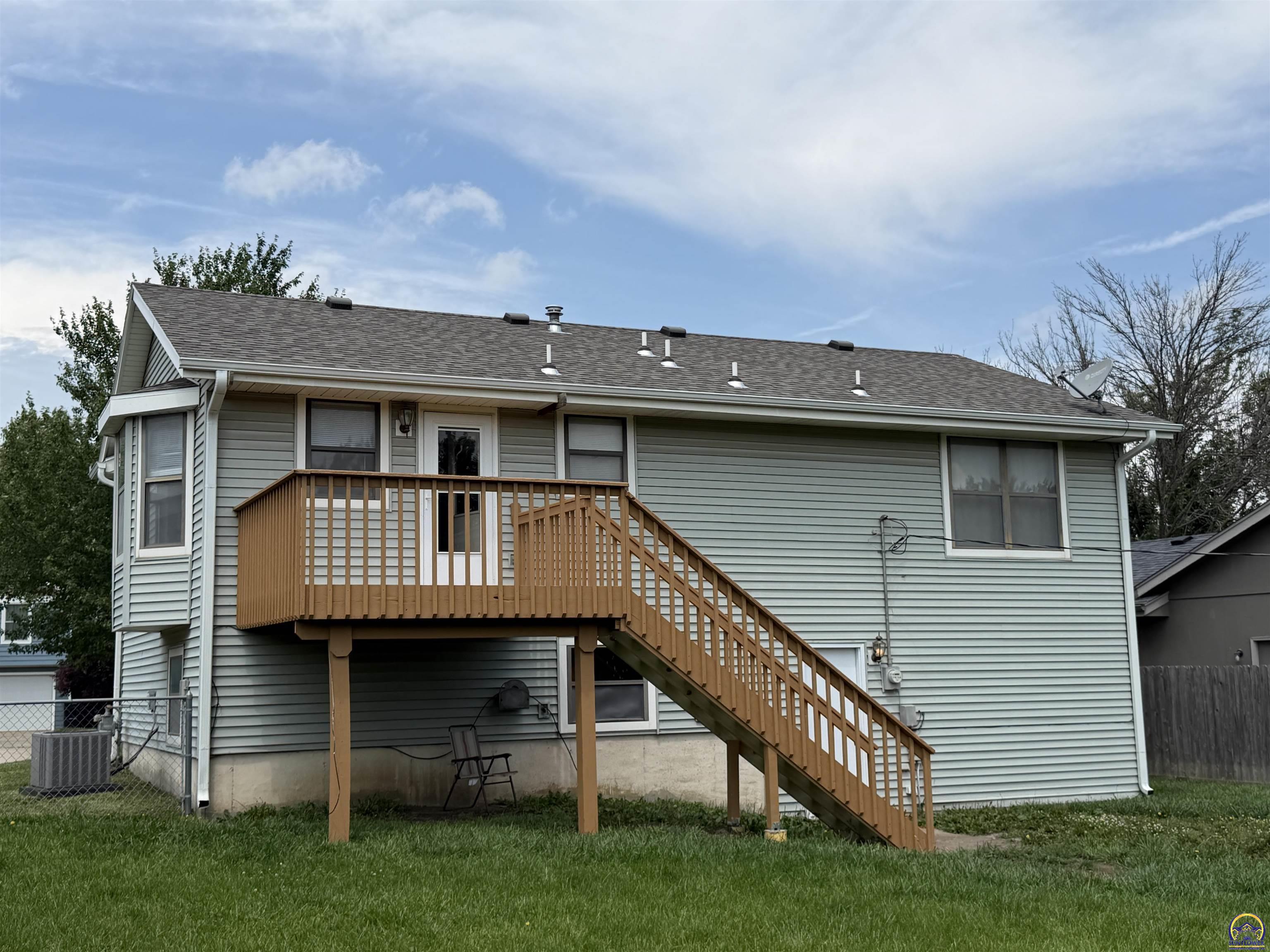 2514 Southwest Maxfield Road Topeka, KS 66614 - Photo 5 of 37