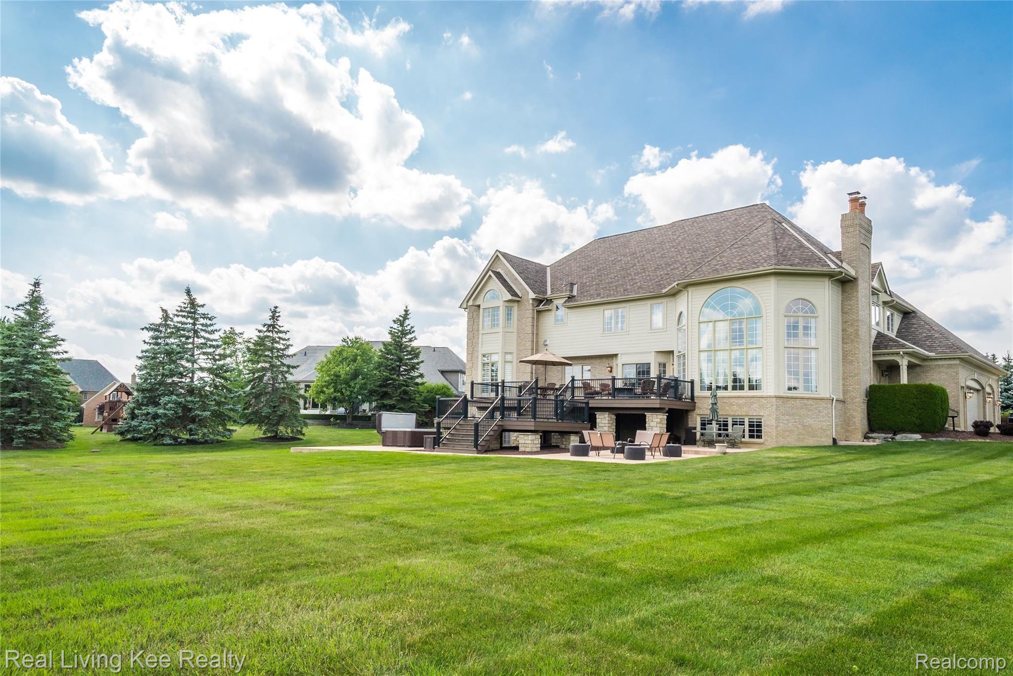2675 Shorebrook Court Rochester, MI 48306 - Photo 10 of 98 Exteriors (11 of 23).jpg