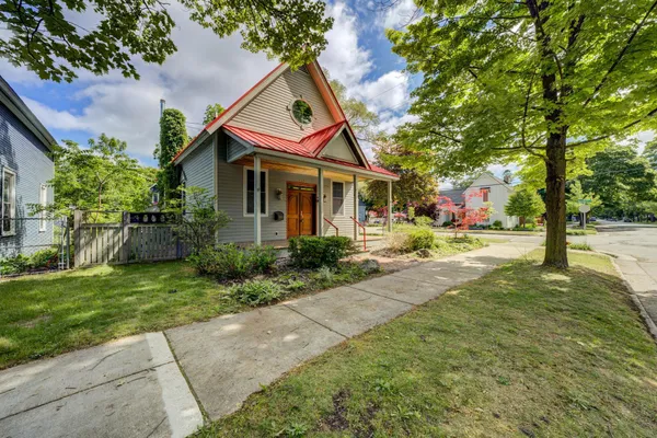 $625,000 | 402 West Tenth Street, Traverse City, MI 49684