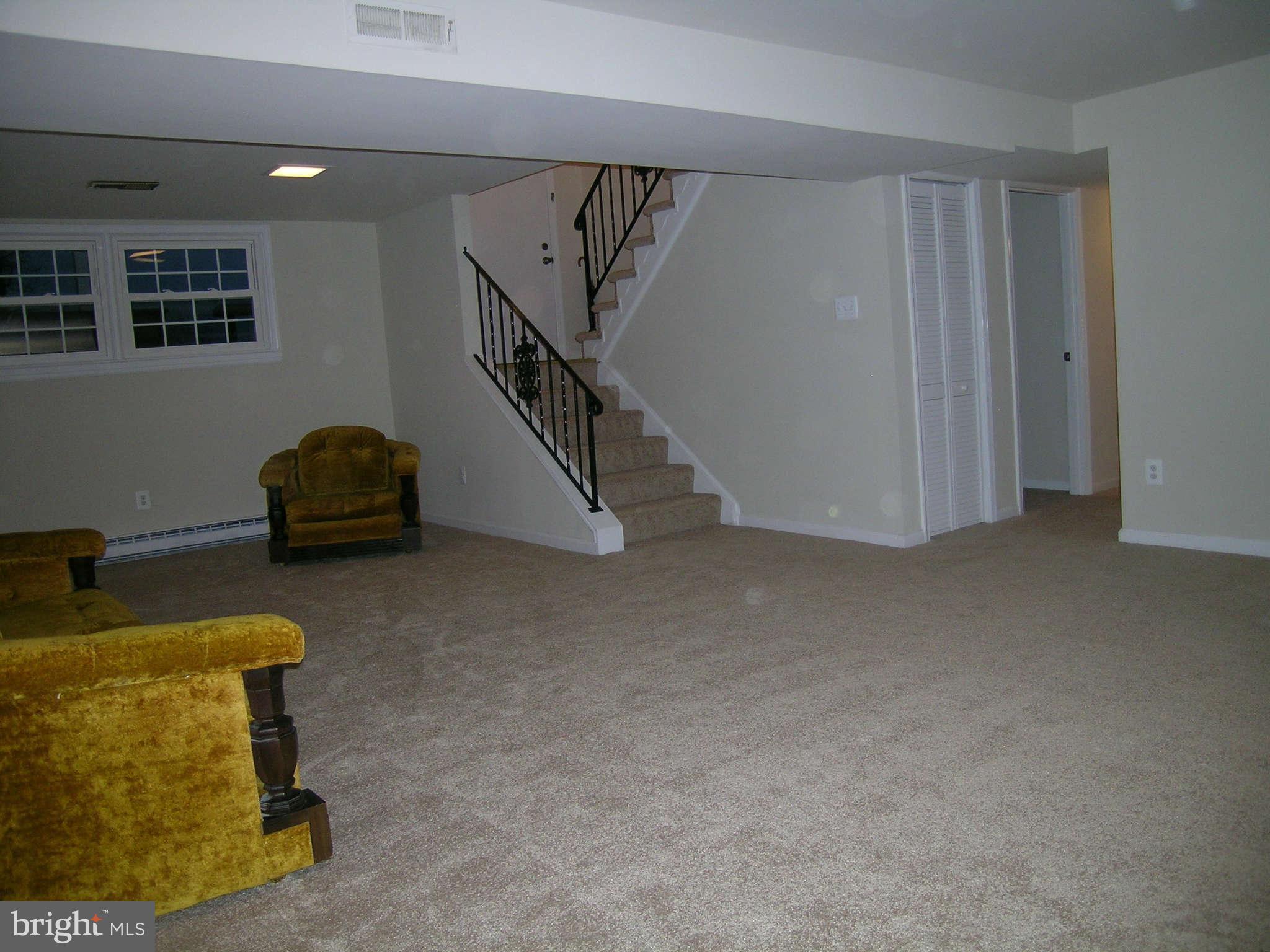 309 Harrison Road Sterling, VA 20164 - Photo 4 of 12 Family Room