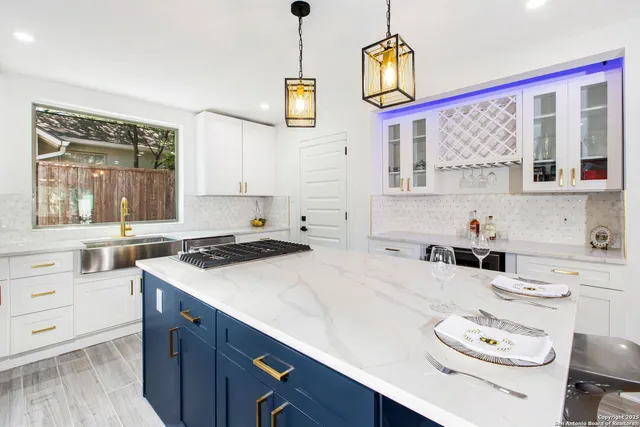 $5,700 | 423 College Boulevard, Alamo Heights, TX 78209