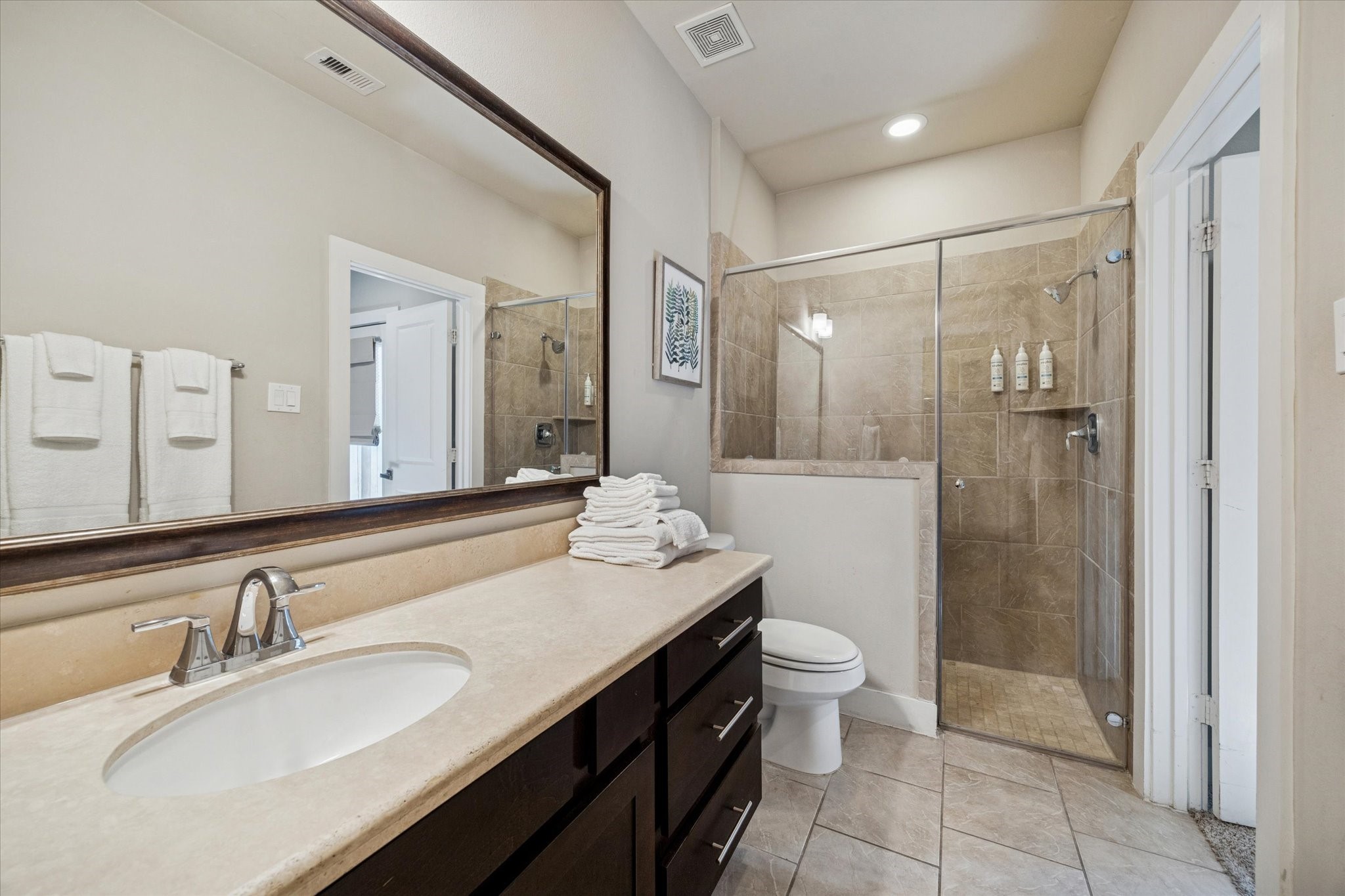 4417 Eli Street Houston, TX 77007 - Photo 6 of 24 1st floor ensuite bathroom with shower and walk-in closet (not pictured).