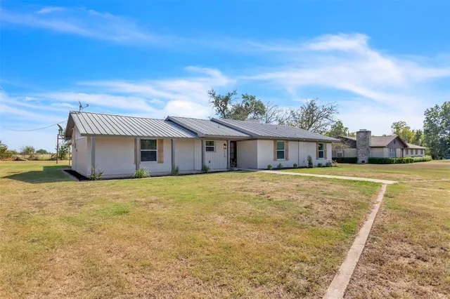 $329,500 | 110 Twin Circle, Wortham, TX 76693