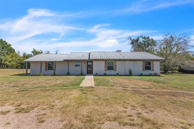 $329,500 | 110 Twin Circle, Wortham, TX 76693