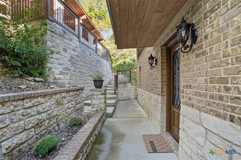 a pathway between two buildings