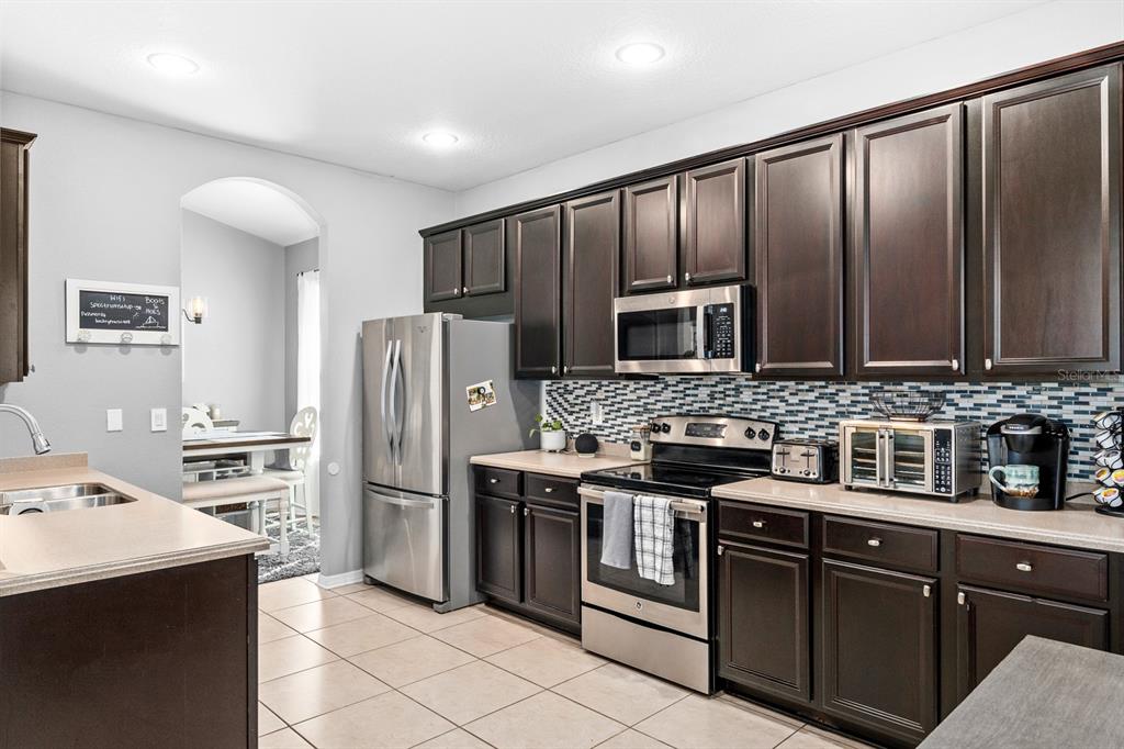 10207 Avelar Ridge Drive Riverview, FL 33578 - Photo 8 of 31