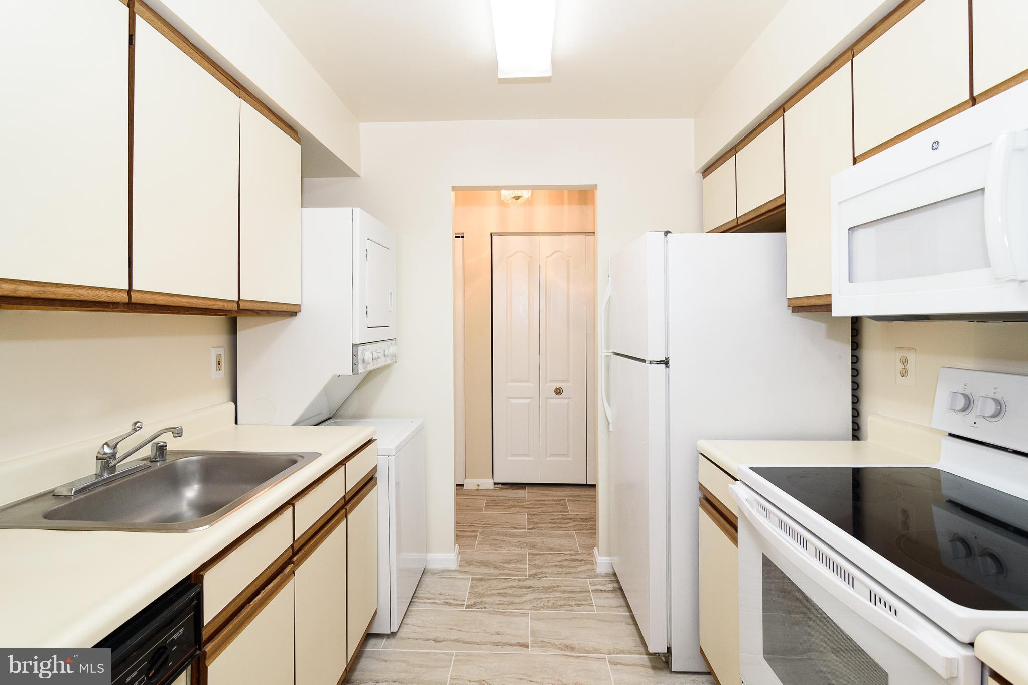 8559 Falls Run Road, Unit D Ellicott City, MD 21043 - Photo 3 of 25 Kitchen