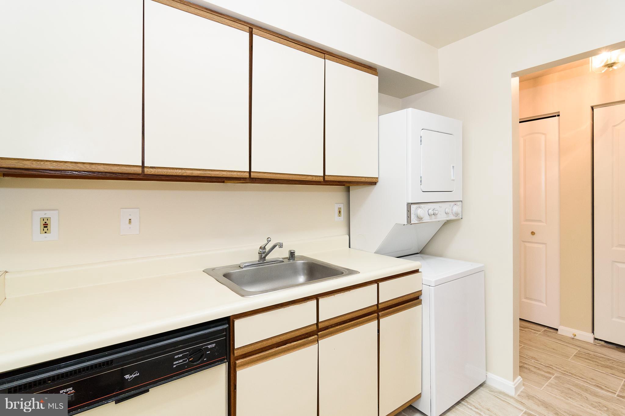 8559 Falls Run Road, Unit D Ellicott City, MD 21043 - Photo 5 of 25 Kitchen