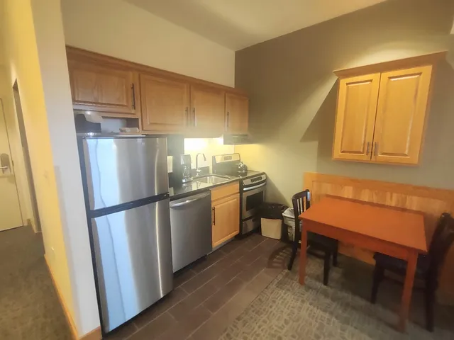 $69,000 | 228 East Mountain Road, Unit B GRAND HOTEL 357 IV (ARMENTROUT), Killington, VT 05751