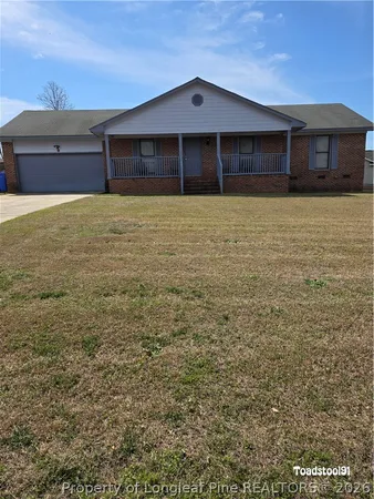 $1,800 | 513 Roundtree Drive, Fayetteville, NC 28303